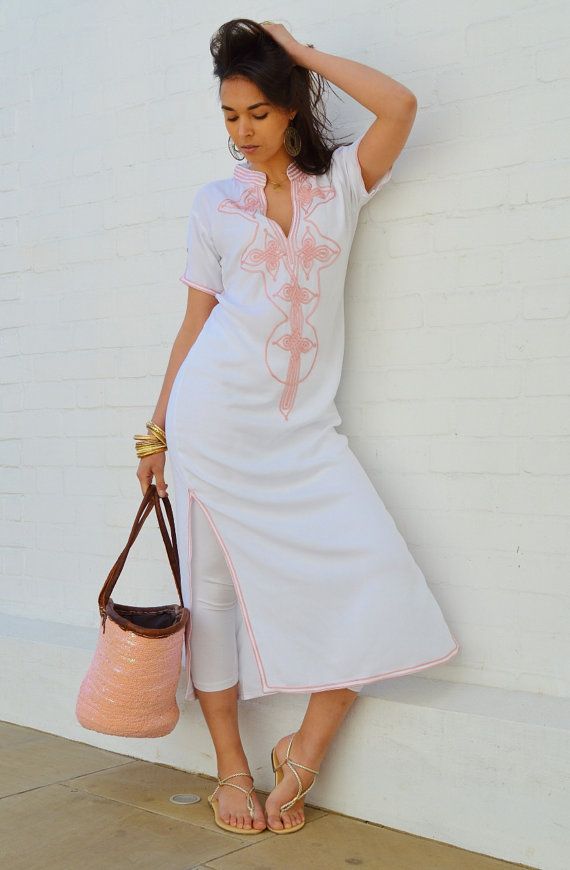 This Boho Kaftan Caftan is so cozy, its definately idea for wearing during the weekend, or when you just want to relax at home. Although this White Kaftan, Moroccan Kaftan, Moroccan Dress, Moroccan Caftan, Autumn Dress, Trendy Boho, Mode Boho, Summer Gifts, White Summer