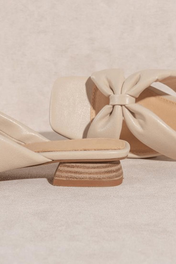 Beige Knot Sandal Beige Sandals Outfit, Neutral Sandals, Greece Outfit, Sandals 2023, Paris Shoes, Cream Sandals, Beige Sandals, Nude Sandals, Spring Sandals