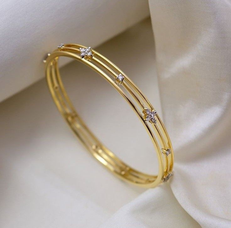 Daily Wear Gold Bangles, Gold Bangles Indian, Diamond Bangles, Gold Chain Design, Bangles Indian, Bangles Jewelry Designs, Gold Bangles Design, Bridal Gold Jewellery Designs, Gold Jewellery Design Necklaces