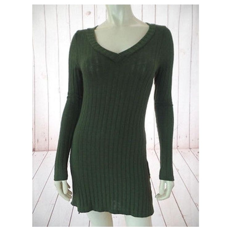 Olive Green Heather, Soft, Slightly Sheer, V-Neck, Long Sleeves, Side Slits With Shell Buttons, Hi-Lo Hem- #40-Inv Small: Sold Out!! Xs: 32.5 Inches Long, 14.5 Inches From Armpit To Armpit, 26 Inches Around Waist 48% Rayon/48% Polyester/4% Spandex Fall V-neck Top For Day Out, Fitted Casual V-neck Top For Day Out, Spring Stretch V-neck Top For Loungewear, Dusty Green, Thrift Finds, Shell Buttons, Anthropologie Sweater, Ribbed Sweater, Sweater Top