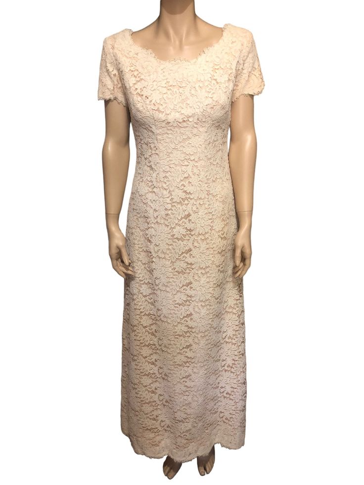 a mannequin wearing a dress with short sleeves and lace on the bottom,