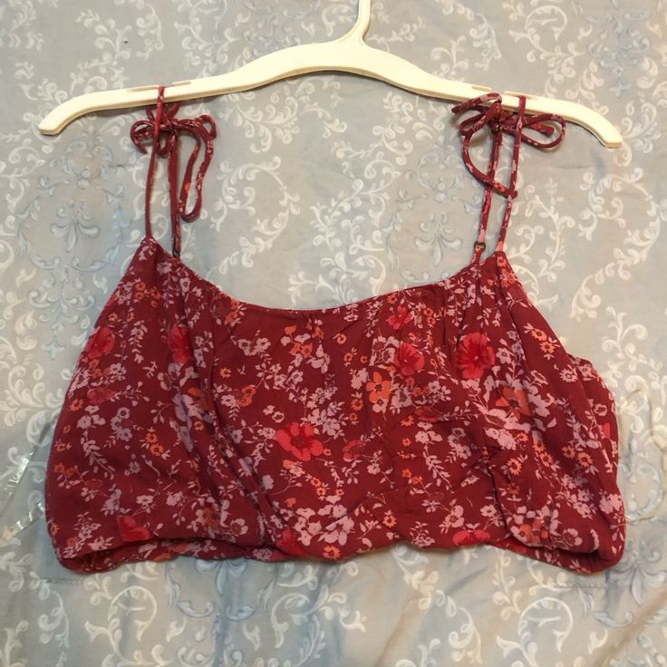 Wild Fable Target Brand Sz Small Beautiful Red Floral Print Tank Crop Top With Adjustable Straps. Excellent Condition No Flaws Washed In Gentle Cycle But Never Worn Fast Shipping, Bundle Discounts And Offers Accepted, So Use That Offer Button Review All Pics, Ask Questionsh And Zoom In To Ensure Item Meets Your Expectations Before Purchasing Thanks For Your Business And For Stopping At My Closet Please Read My Profile, Highly Rated Seller So Please Buy With Confidence Red Floral Print Top For Beach Season, Red Sleeveless Crop Top For Beach, Summer Burgundy Sleeveless Top, Burgundy Sleeveless Summer Top, Red Summer Crop Top, Red Summer Crop Top For Beach, Casual Red Crop Top For Summer, Red Summer Crop Top For Day Out, Summer Red Crop Top For Day Out