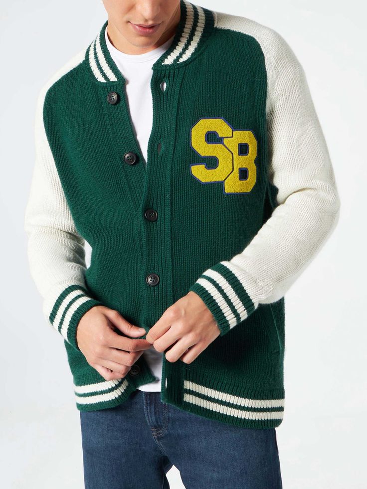 College style knit bomberGreen with beige sleevesBotton closureSB terry patchRibbed hemsRegular fit Casual Winter Cardigan With Striped Cuffs, Knit Cardigan With Ribbed Cuffs For Streetwear, Sporty Fall Sweater With Striped Cuffs, Fall College Cardigan With Ribbed Cuffs, Knit Outerwear With Ribbed Cuffs For Streetwear, Varsity Outerwear With Ribbed Cuffs And Crew Neck, Green Wool Outerwear With Ribbed Cuffs, Casual Cardigan With Ribbed Cuffs For College, Fall Varsity Jacket With Crew Neck And Ribbed Cuffs