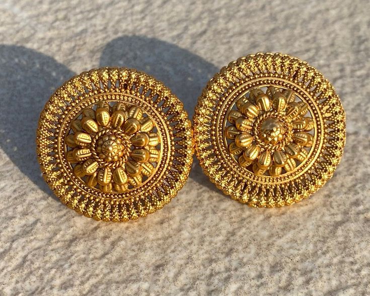 Indian gold-plated antique stud earrings from Amrapali exude traditional South Indian temple jewelry charm. Perfect for Bollywood-inspired fashion, they feature intricate designs ideal for weddings or special occasions. Big and bold, these vintage studs make a stunning wedding gift for her, combining timeless elegance with cultural heritage. *𝐏𝐑𝐎𝐃𝐔𝐂𝐓 𝐃𝐄𝐓𝐀𝐈𝐋* * Material: Brass * Plating: Gold Plated *𝐃𝐈𝐌𝐄𝐍𝐒𝐈𝐎𝐍𝐒* * Weight: 8 gm Each * Closure: Push Back *𝐃𝐈𝐒𝐂𝐋𝐀𝐈𝐌𝐄𝐑* Product color may slightly vary due to photographic lighting sources or your screen settings. *𝐌𝐎𝐑𝐄 𝐄𝐗𝐂𝐋𝐔𝐒𝐈𝐕𝐄 𝐂𝐎𝐋𝐋𝐄𝐂𝐓𝐈𝐎𝐍* https://www.etsy.com/listing/1745545530/ https://www.etsy.com/listing/1149424441/ * https://www.etsy.com/listing/1736331156/ * https://www.etsy.com/listi Festive Round Temple Jewelry Earrings, Navratri Chandbalis With Intricate Design, Traditional Earrings For Navratri, Temple Jewelry Style Bridal Earrings For Festivals, Temple Jewelry Bridal Earrings For Festivals, Traditional Brass Plug Earrings For Wedding, Gold Round Chandbalis With Latkans, Round Ceremonial Festive Earrings, Ceremonial Festive Round Earrings