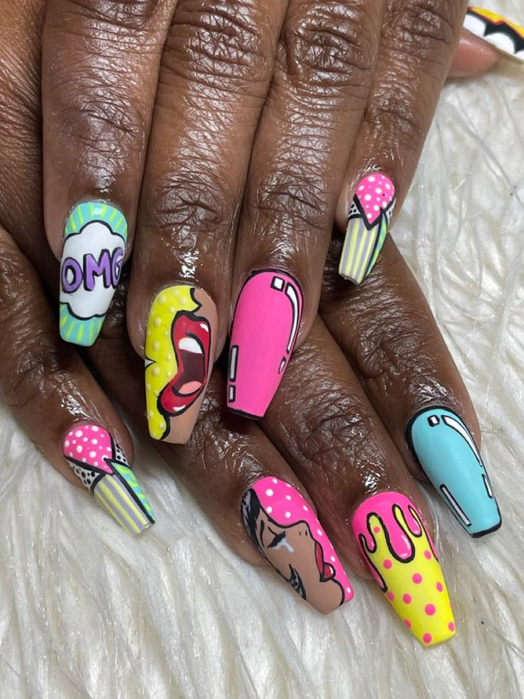 Apres extensions wifh pop art inspired nail art. Pop Up Nails, Pop Art Comic Nails, Nails Design Funky, Pop Nail Art Designs, Pop Culture Nail Art, Crazy Cool Nails, 90s Nail Art Design, Uñas Comic Pop, Comics Nail Art