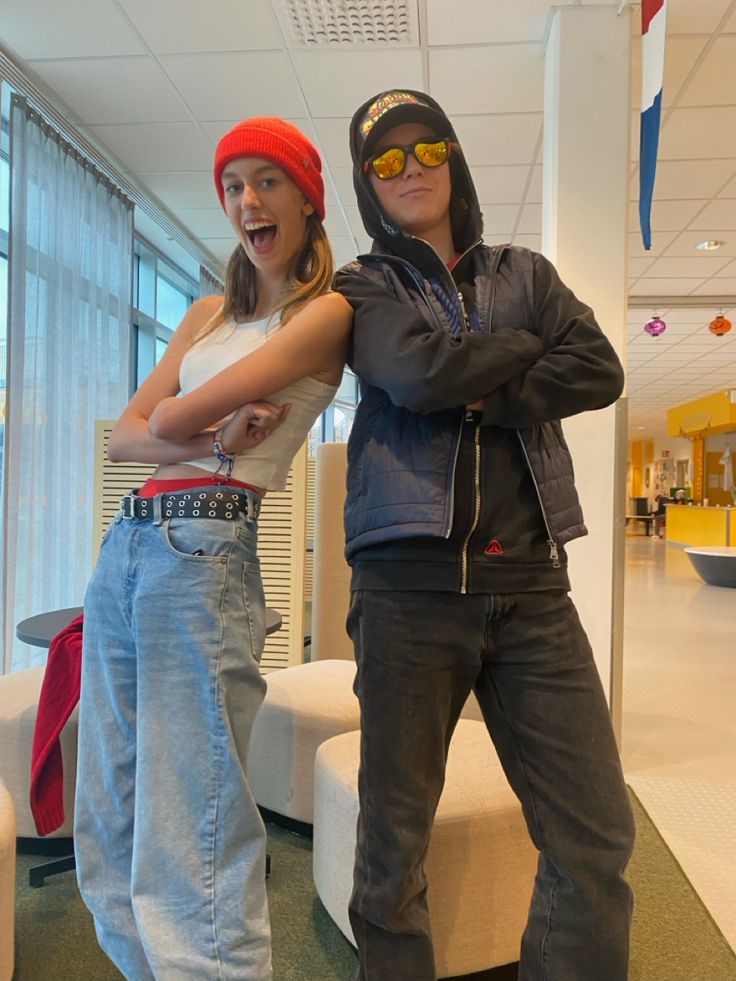 jack and tricky easy duo halloween costume Blonde Girl Brunette Boy Couple Costume, Famous Duos Spirit Week, Easy Dynamic Duo Costumes, Dynamic Duo Costumes Couples Easy, Famous Duos Characters, Famous Duos Costumes, Tricky Subway Surfers Costume, Famous Cartoon Duos, Character Duos