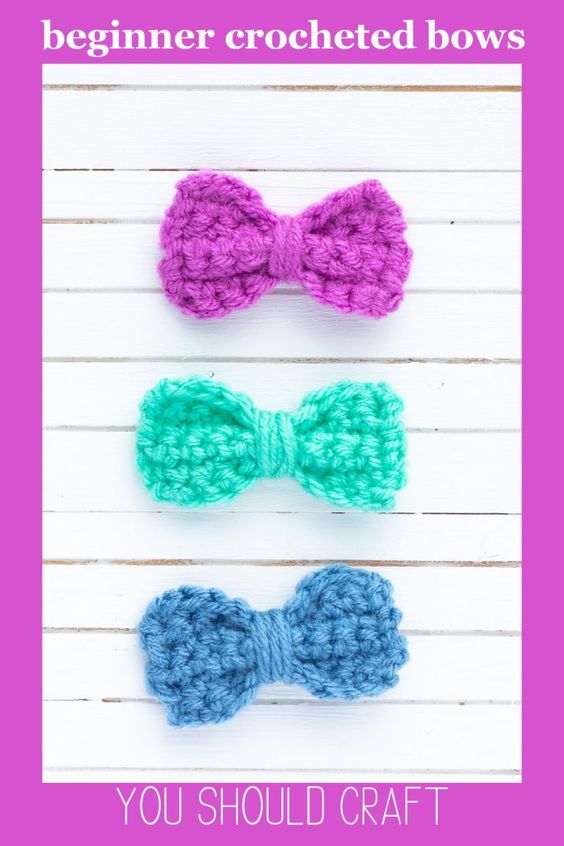 three crocheted bows with the words, beginner crocheted bows you should craft