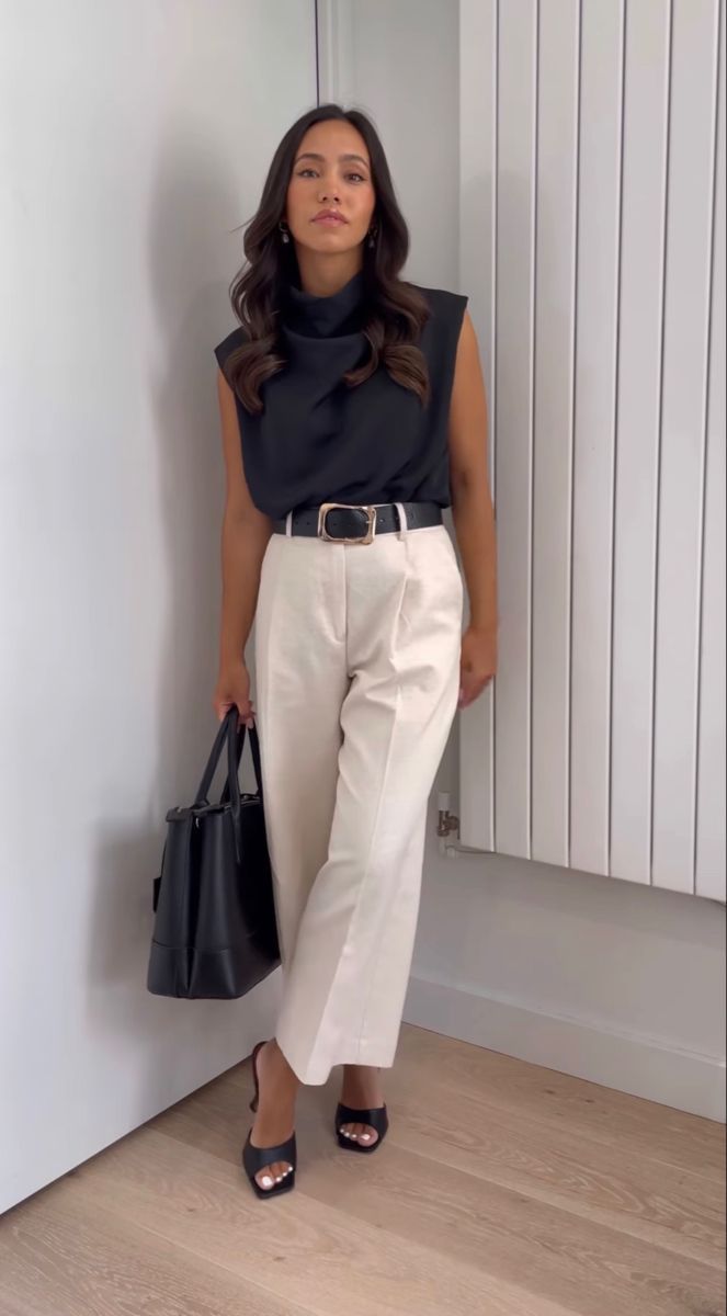 Business Blouses For Women, Modern Style Outfit Women, Short Sleeve Business Casual, Women Business Attire Summer, Summer Work Outfits Professional, Finance Girl Aesthetic Outfit, Business Casual Aesthetic Outfits, Finance Girl Outfit, Trendy Corporate Outfits