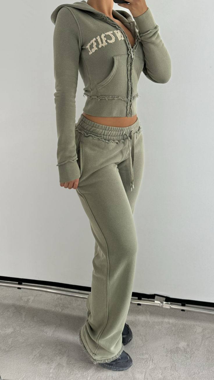 2 Pc Set Outfit Women, Fitted Tracksuit Women, Sp5der Sweatpants Outfit, Y2k Sweatsuit Outfit, Tracksuits Outfits Women, Womens Two Piece Outfits Matching Set, Ladies Tracksuit Outfit, Tracksuit Outfit Aesthetic, Y2k Tracksuit Outfit