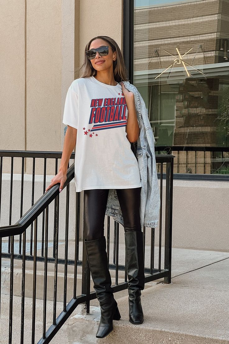 This Coming In Hot Oversized Crewneck Tee is a must-have for any fan! It's a relaxed fit, short sleeve crewneck boyfriend tee with an oversized fit and super soft fabric. It's the perfect way to show your team spirit in style. Plus, it's on trend and fashion forward, so you can stay ahead of the game. Whether you're cheering from the stands or just lounging around the house, this best-selling tee is the perfect way to show your team pride. Get yours today and show your team spirit in style!" Trendy Game Day Short Sleeve T-shirt, Trendy Short Sleeve T-shirt For Game Day, School Spirit T-shirt For Game Day, Relaxed Fit, Casual Crew Neck T-shirt For Football Season, Casual Short Sleeve Game Day T-shirt, Casual T-shirt With Text Print For Game Day, Oversized Fall T-shirt For College, Casual Short Sleeve T-shirt For Game Day, Casual Text Print T-shirt For Game Day