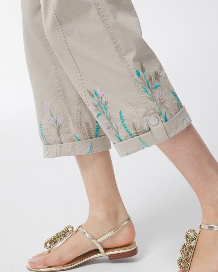 Casual Stretch Embroidered Bottoms, Stretch Cotton Embroidered Pants, Spring Stretch Pants With Floral Embroidery, Casual Embroidered Stretch Pants, Casual Cotton Bottoms With Floral Embroidery, Spring Embroidered Wide Leg Bottoms, Embroidered Wide Leg Bottoms For Spring, Casual Stretch Embroidered Pants, Spring Cotton Capri Pants