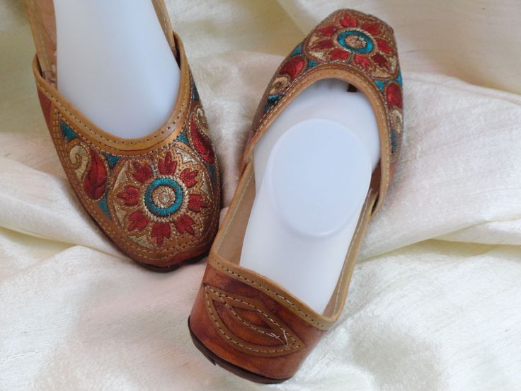 Colorful, embroidered women’s leather shoes and sandals from India: Fashion footwear for the contemporary city dweller, from five centuries back. Mumtaz, the lady for whom the Taj Mahal was built probably lived in shoes and sandals much like these. Originally meant for the Maharajahs and the Maharanis [Kings and Queens and such royalty], these handcrafted fashion footwear for men and women mainly come from the villages of Punjab and Rajasthan. This period fashion piece was introduced to India du Traditional Hand Tooled Closed Toe Sandals, Retro Outfit, Period Fashion, The Taj Mahal, Footwear For Men, Embroidered Leather, Shoes And Sandals, Sandals Casual, The Villages