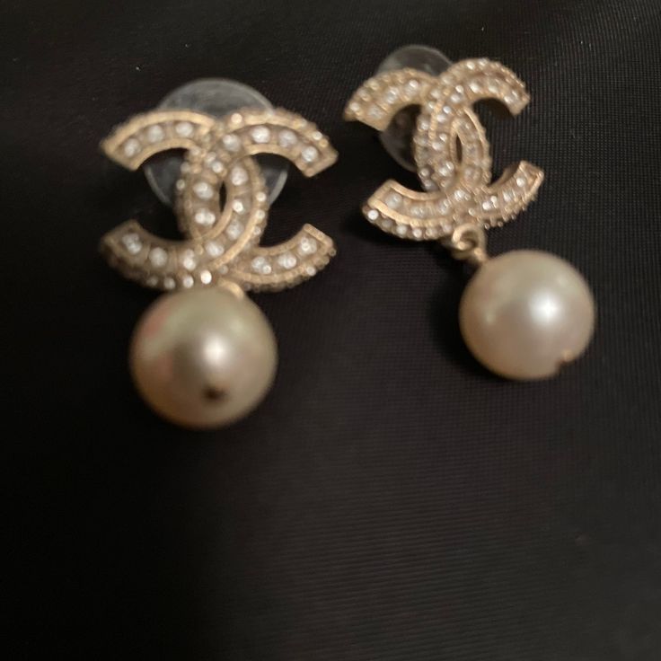 Preloved Pearl And Cc Logo Great Condition Jewelry Chanel, Chanel Earrings, Chanel Jewelry, Cc Logo, Earrings Color, Limited Time, Jewelry Earrings, Chanel, Women Jewelry