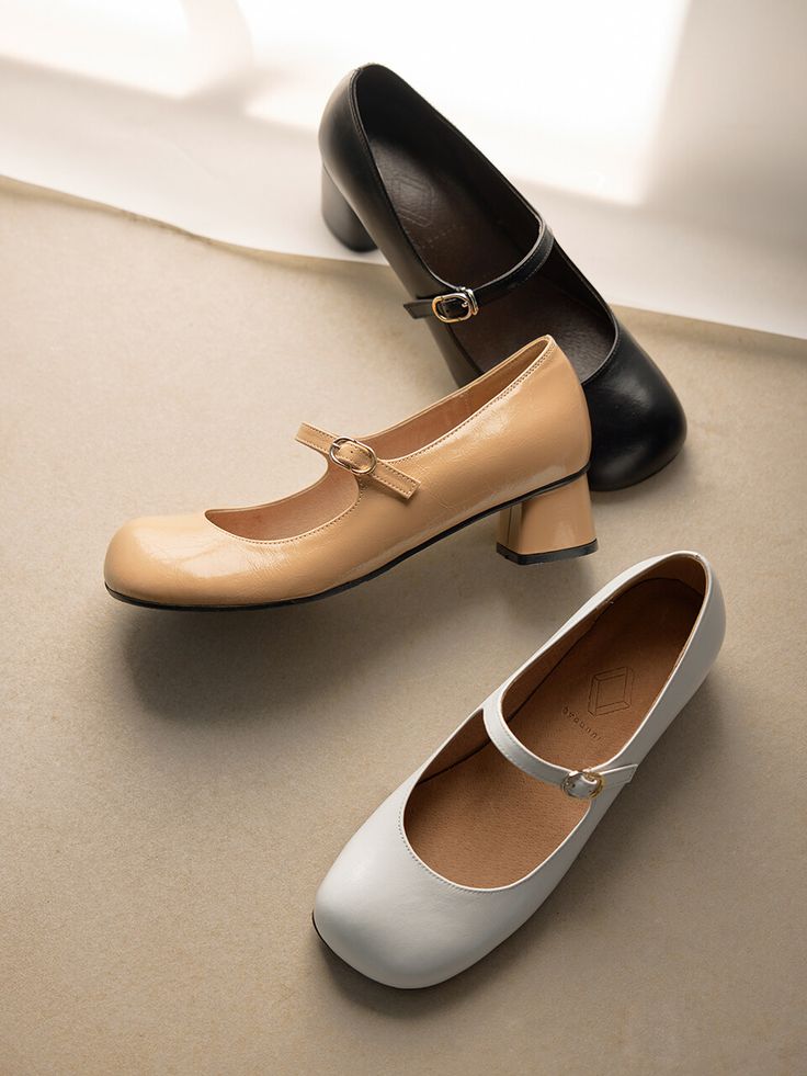 Editor's NotesByeuuns's modern shoes made of glossy leather can be matched well with daily summer stylings.- Modern and simple mood- Modern casual round toe- Wide and stable heel shape- Comfortable fit- Non-slip outsole- Daily point itemMeasurements(in.)- Sie KR 225MM ~ 250MM (US 5.5 - US 8)- Heel height: 1.6 in.*Fits true to the size.*If you want to change the heel height to 0.8in. or 2.4in.  please leave a request through customer service. Composition & Care- Cowhide  Pig skin- Natura Spring Patent Leather Mary Janes With Low Heel, Spring Patent Leather Mary Janes With Block Heel, Modern Summer Court Shoes With Round Toe, Modern Round Toe Summer Court Shoes, Classic Summer Mary Janes With Round Toe, Spring Patent Leather Mary Janes For Office, Spring Office Mary Janes In Patent Leather, Modern Closed Toe Court Shoes For Summer, Chic Patent Leather Closed Toe Mary Janes