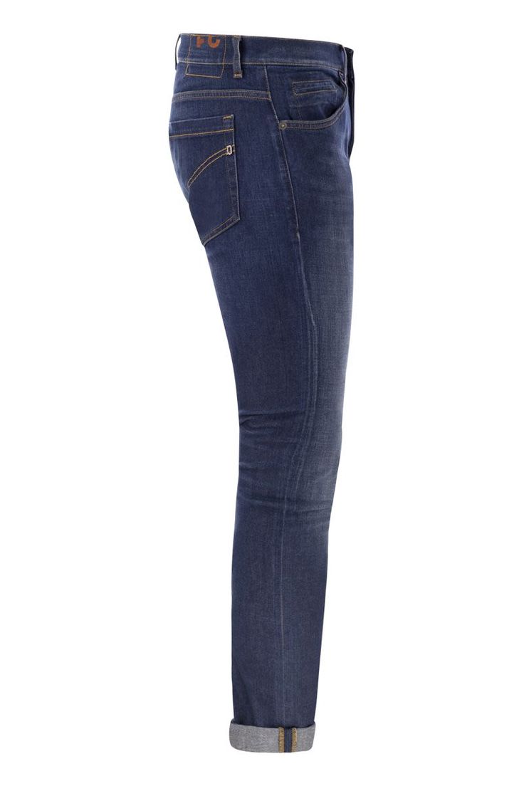 These jeans are all about keeping it effortlessly stylish, whether you're headed to a laid-back gathering or just running your daily errands. Crafted in Italy, they offer the perfect blend of comfort and flexibility, thanks to a unique fabric mix. Trust me, once you put them on, they'll quickly become your go-to pair. Skinny fit with a low-rise design Five-pocket style for practicality Made from 92% cotton, 6% elastomultiester, and 2% elastane Color: Dark Denim Subtle metal logo detail Durable b Hand Stretch, Logo Label, Just Run, Top Designer Brands, Metal Logo, Mixing Fabrics, Pocket Jeans, High End Fashion, Metallic Logo