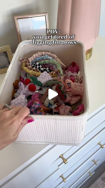 Organizing Headbands And Bows, Hair Bow Organization Ideas, Hair Bow Organization Diy, Bow Drawer Organization, Organize Bows And Headbands, Hair Bobble Storage, Organizing Girls Hair Accessories, Baby Bow Organization Head Bands, How To Organize Bows And Headbands