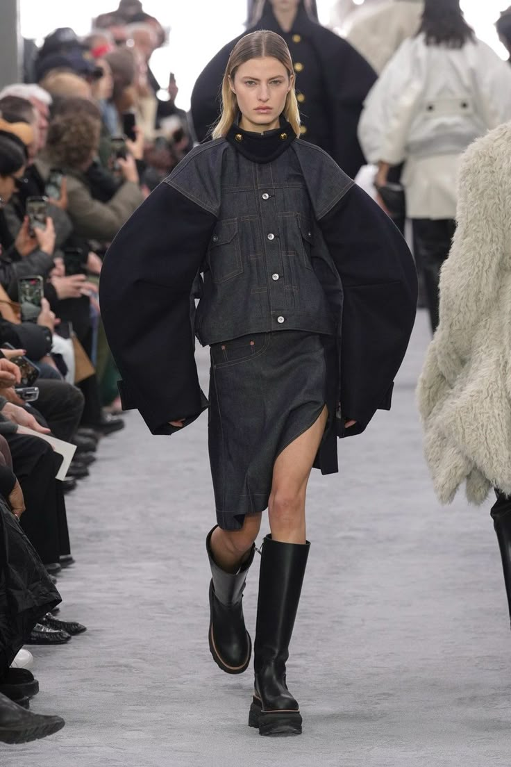 Sacai Fall 2024 Menswear Fashion Show | Vogue Sacai Runway, Sacai 2024, Menswear 2024, Drop Shoulder Jacket, Black Runway, Couture Menswear, Men Fashion Week, Shoulder Jacket, 2024 Menswear