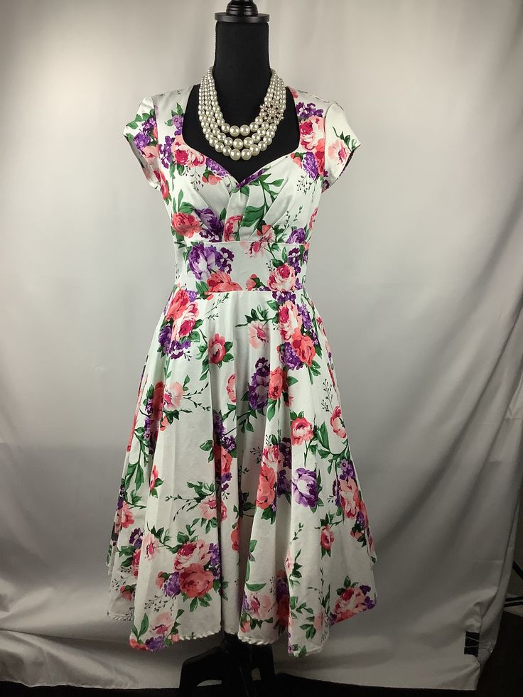 "This is a 1950s Aline dress in a gorgeous print. Pit to pit 17\", waist 28\", length from waist 26.5\"." Vintage A-line Midi Dress For Garden Party, Retro A-line Midi Dress For Garden Party, Fitted A-line Vintage Dress With Floral Print, Retro A-line Dress With Vintage Print, 1950s Style Fit And Flare A-line Vintage Dress, Retro Midi-length Vintage Dress For Garden Party, Retro Vintage Midi Length Dress For Garden Party, A-line Dress With Vintage Print For Vintage Fashion, Retro A-line Vintage Dress With Vintage Print