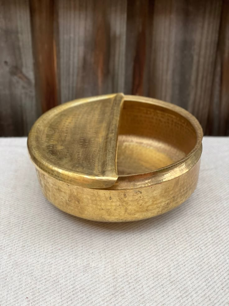 These Brass Spa Bath Bowls are crafted by our skilled artisans in Nepal, expert at making hand hammered and smooth brass products. These bowls are very durable and will last for a long time if they are taken care of properly. FOR FOOT SPA, PLEASE CHOOSE AT LEAST 12 INCHES OR ABOVE (OR DEPENDING UPON YOUR FEET SIZE) AS A DIAMETER OF SPA BOWL. THIS IS MADE TO ORDER CUSTOM PRODUCT. Our Spa Bowls are specifically designed for: -Pedicures -Foot Massages -Spa Bath Bowls -Spa Flower Decoration Bowls If Spa Room Esthetics, Mini Spa Ideas, Luxury Spa Aesthetic, Spa Bowl, Massage Room Decor, Pedicure Bowls, How To Clean Copper, Wooden Packaging, Copper Utensils