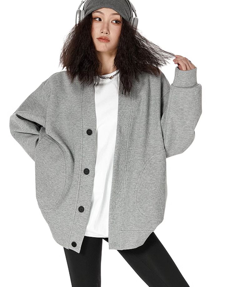 A knit cardigan with drop shoulders and an oversized silhouette that can be worn loosely.

A piece that is easy to match with any style, including
American casual, street, and casual.

The basic color makes it easy to match with any style of coordination.

◾️Model
Height/Weight: 167cm(65.7in)/40kg(88.1lb)
Try-on size: M






Cm
(inches)

Length
Chest
Shoulder
Sleeve Length


M
68(26.7)
128(50.3)
58(22.8)
56(22.0)


L
70(27.5)
132(51.9)
60(23.6)
57(22.4)


XL
72(28.3)
136(53.5)
62(24.4)
58(22.8 Basic Winter Outerwear, Oversized Black Crew Neck Cardigan, Casual Plain Outerwear For Streetwear, Oversized Soft Knit Button-up Outerwear, Trendy Oversized Crew Neck Cardigan, Oversized Button-up Cardigan, Basic Oversized Winter Outerwear, Plain Fall Outerwear For Streetwear, Oversized Basic Winter Outerwear