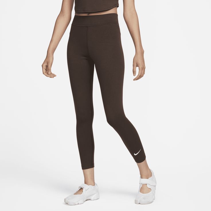 We've revamped this closet staple to be more durable and less sheer than previous versions. Designed to support you from one task to the next, our Classic lifestyle leggings are made from stretchy fabric that feels thick but still lightweight and peachy-soft but still strong. Endlessly comfortable, you'll want to wear these 24/7. Black Cotton Leggings, Classic Lifestyle, Graphic Leggings, Nike Classic, Leather Office, Nike Leggings, Cotton Leggings, Women Lifestyle, Wicks