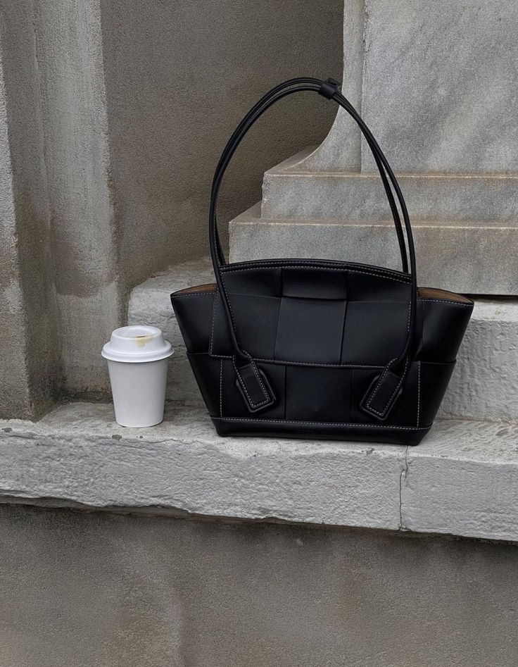 photo by @christina_stougaard / Bottega Veneta Arco bag / black Bottega Arco Bag, Bottega Arco, Bottega Veneta Bag Aesthetic, Bottega Veneta Aesthetic, Bottega Veneta Arco Bag, Bottega Veneta Arco Mini, Vintage Bottega Veneta Bag, Chic Activewear, Bottega Veneta Arco