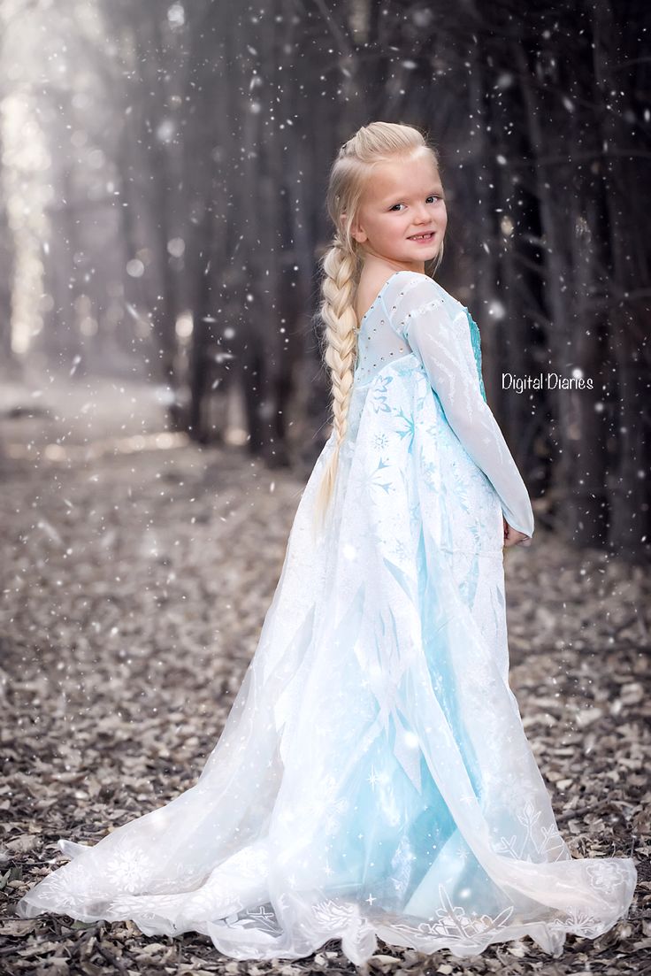 Frozen Photoshoot Ideas, Elsa Photoshoot, Frozen Photoshoot, Frozen Photography, Disney Photoshoot, Elsa Photos, Halloween Mini Session, Frozen Photos, Themed Photoshoot