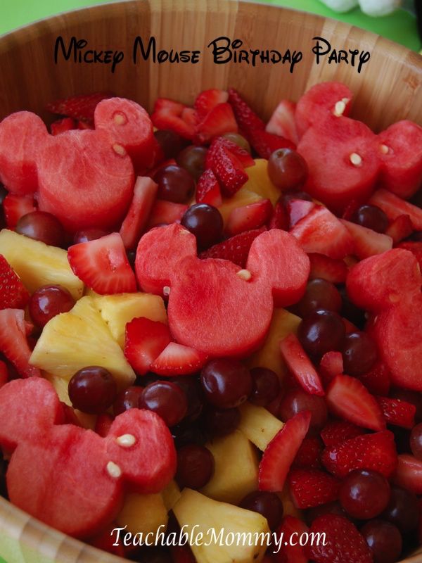 a wooden bowl filled with lots of fruit