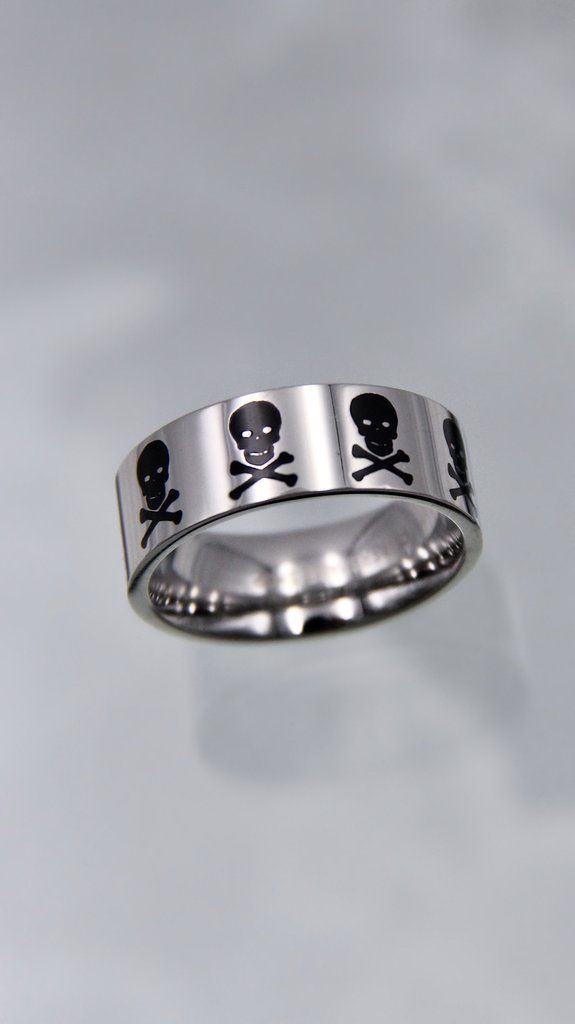 SKULL AND CROSSBONES RING – Cyberspace Shop Emo Rings, Emo Jewelry, Emo Accessories, Grunge Jewelry, Bold Rings, Brass Antique, Rose Black, Rings Gold, Boy Accessories