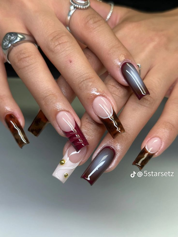 Maroon And Tortoise Nails, Ombre Maroon Nails, French Tip Brown Nails, Dark Red Acrylic Nails Design, Tortoise French Tip, Maroon French Tip Nails, Maroon Nails Design, Acrylic Nails Fall, Aura Red