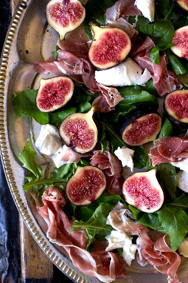 figs and prosciutto salad on a platter