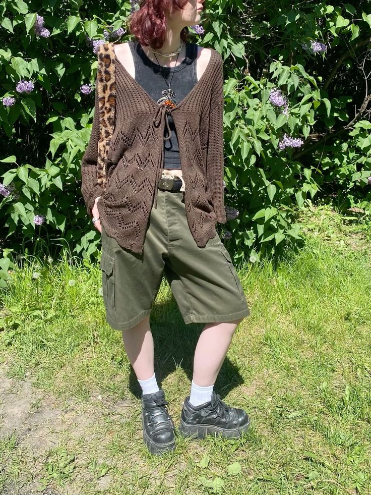 Green Jorts Outfit Idea, Earth Grunge Aesthetic, Naturecore Fashion, Brown Grunge Outfit, Male Hippie Outfits, Adventurecore Outfit, Alternative Style Outfits, Earth Grunge, Grunge Outfit Ideas