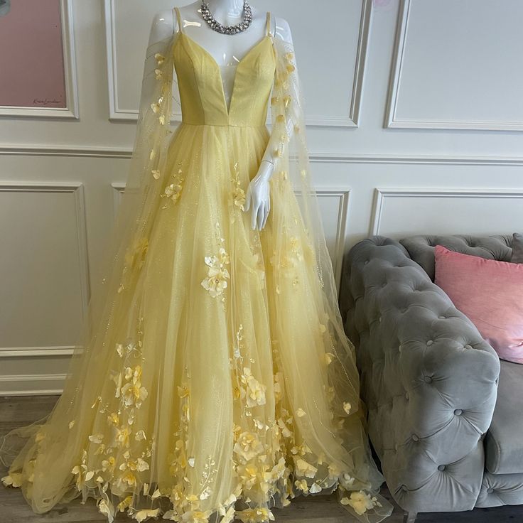 Size 2 Light Yellow Ellie Wilde Dress Style # Ew122200