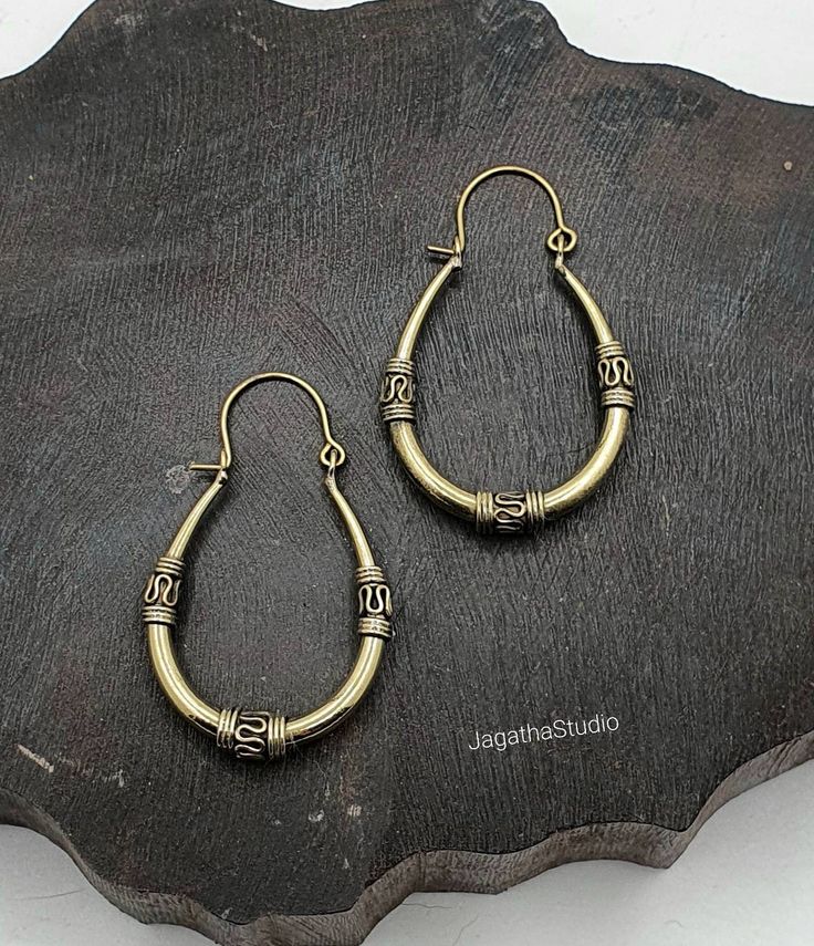 HANDMADE Simple awesome hippie bohemian hoops. Ideal for everyday wear. Aprox Length: 5.1 cm Aprox diameter: 3.2 cm Handmade with high quality hypoallergenic Jewelery brass, nickel free. LINK Please follow the link to view my shop for other beautiful pieces. https://www.etsy.com/uk/shop/JagathaStudio Boho Hoop Earrings, Festival Earrings, Bohemian Festival, Earrings Simple, Bohemian Earrings, Hippie Bohemian, Simple Earrings, Jewelry Earrings Hoops, Earring Gifts