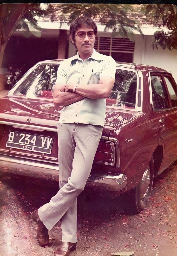 Retro Prewedding, Retro Outfits Men, Koes Plus, 1970s Vibe, Foto Pertunangan, 80s Fashion Men, Bollywood Retro, Filipino Fashion, Tempo Doeloe