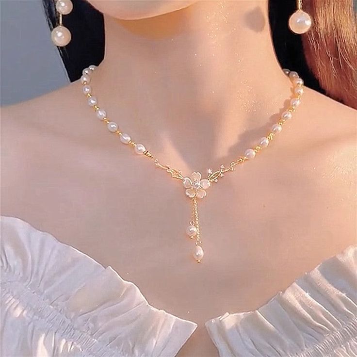 Color: Shell Flower Necklace Fashion Element: Flowers Style: Korean Korean Style Beautiful Profile Pictures, Korean Accessories, Female Design, Korean Jewelry, Necklace Fashion, Victorian Jewelry, Pretty Jewellery, Small Flowers, Flower Necklace