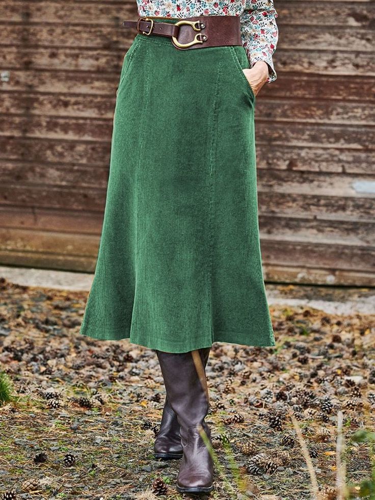 Winter Full Skirt Bottoms With Pockets, Green Cotton Fall Skirt, Fall Green Cotton Skirt, Casual Green Skirt For Fall, Casual Green Fall Skirt, Casual Green Skirt With Pockets, Fitted Casual Maxi Skirt With Pockets, Casual Fitted Maxi Skirt With Pockets, Green Long Skirt For Fall