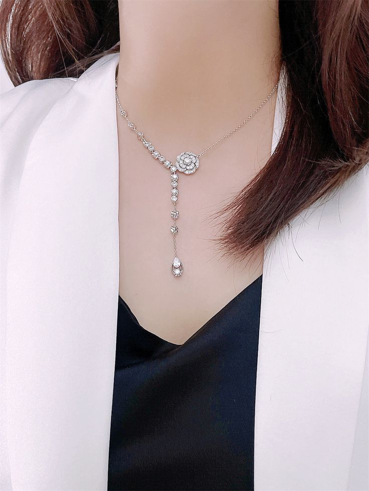 Product Details: Made with high-quality 925 Silver, ensuring durability and purity of the material Processing technology: Diamond material Purity: 925 silver Chain style: O chain Weight: 3.3 Adjustable perimeter ranging from 21cm (included) to 50cm (included) for a comfortable fit Elegant White Gold Flower Necklace, Elegant White Gold Chain Necklace With Adjustable Chain, Elegant White Gold Adjustable Chain Necklace, White Gold Clavicle Chain Necklace With Round Pendant, Formal Sterling Silver Clavicle Chain Necklace, Elegant Diamond White Necklace With Chain, Elegant Silver Chain Jewelry, Silver Clavicle Chain Necklace For Formal Occasions, Elegant White Gold Pendant Chain Necklace