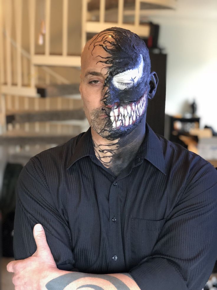 Venom Makeup Men, Halloween Sfx Makeup Men, Male Sfx Makeup, Men Face Paint Halloween, Venom Makeup Halloween, Halloween Face Makeup Men, Mens Halloween Face Paint, Halloween Makeup Looks Men, Halloween Makeup Mann