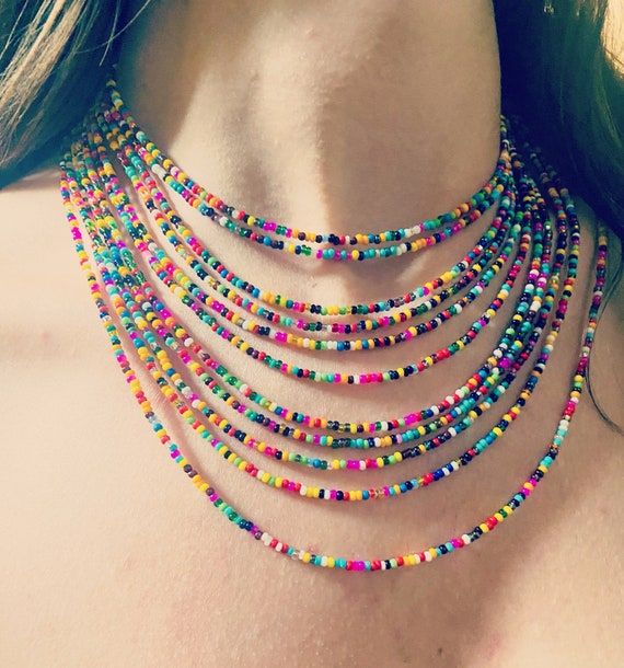 200 Boho Rainbow Confetti Seed Bead Necklace Choker - Etsy Boho Jewelry Diy, Rainbow Confetti, Sugar Skull Earrings, Estilo Hippy, Colorful Necklace, Estilo Hippie, Handmade Beaded Necklaces, Beaded Earrings Patterns, Wrap Necklaces