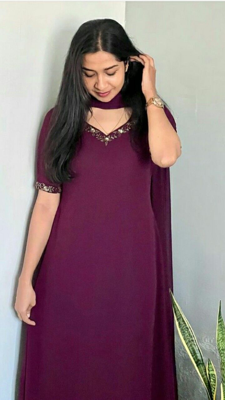 Plain Color Kurti Design, Long Georgette Kurtis, Plain Kurti Neck Designs Latest Fashion, Kurthi Hand Designs Latest, Plain Kurti Designs Latest, Plain Georgette Kurtis, Georgette Kurtis Designer Plain, Kurthi Necks Latest Design, Churidar Designs Latest