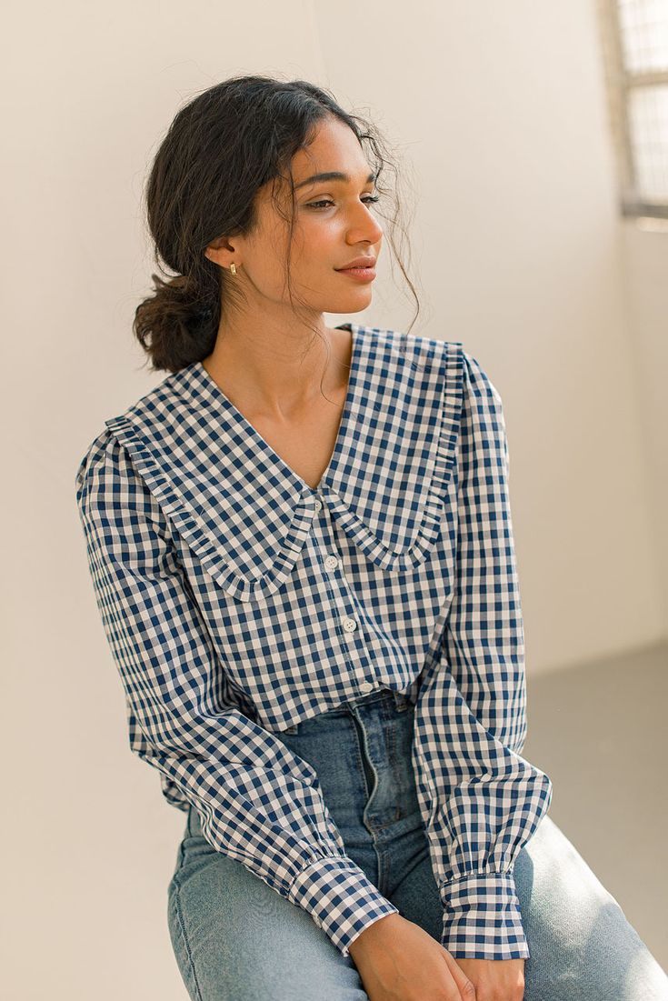 Collar Blouse Outfit, Navy Clothes, Gingham Blouse, Frill Collar, Farm Clothes, Looks Country, Stripe Blouse, Checked Blouse, Gingham Tops