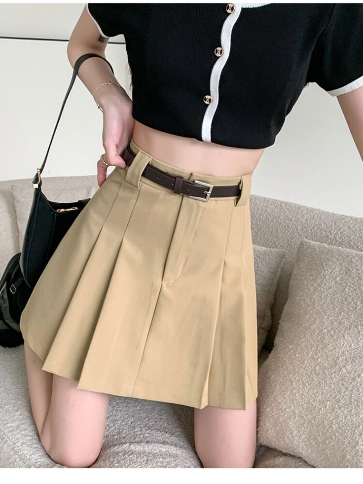 Trendy A-line Pleated Mini Skirt, High Waist Y2k Style Skirt, High Waist Solid Color Y2k Skirt, Solid Color High Waist Y2k Skirt, Solid High Waist Y2k Skirt, Y2k High Waist Skirt, Y2k Style Solid Mini Skort, Retro Fitted Mini Pleated Skirt, Retro Pleated Mini Skort