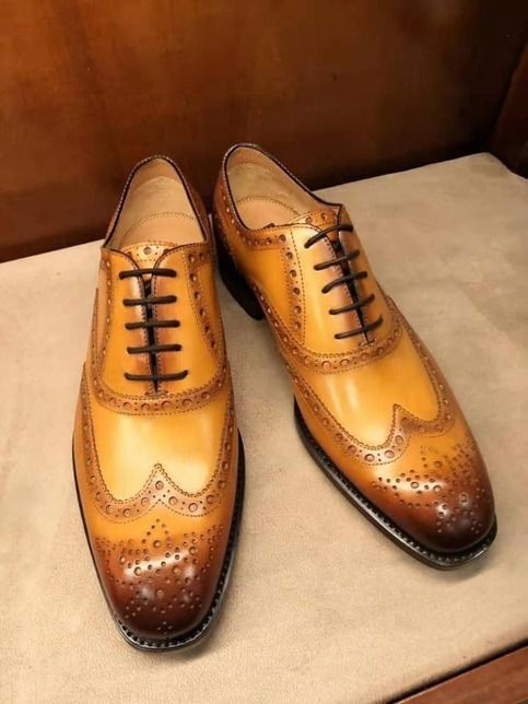 Mens Formal Outfits, Best Shoes For Men, Hand Stitch, Europe Fashion, Brogue Shoes, Cool Outfits For Men, Mens Formal, Shoes Lace, On Shoes