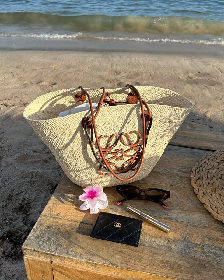 Celine Beach Bag, Loewe Beach Bag, Sunglasses Chanel, Classy Wear, Easy Room Decor, Jewelry Product Shots, Rich Girl Lifestyle, Vacation Mood, Bag Aesthetic