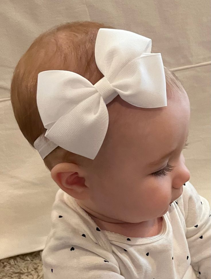 Hair Bows For Babies, Baby Hairband, Bow Hairstyles, Bow Outfit, White Hair Bow, Baby Hair Bow, Isabella Rose, Hair Bows For Girls, Hairstyles Design