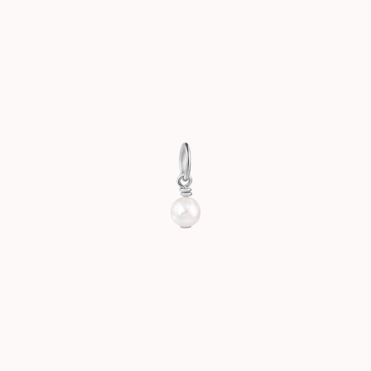 This itty bitty Tiny Margo Pearl Charm is the perfect accessory to add a touch of shine + sophistication to your day. This charm features a dainty freshwater pearl, hand wrapped and ready to add to your favorite chain or pair of hoops. Each piece is handcrafted to order, right here in our Salt Lake City studio by one of our skilled artisans ✨ DETAILS * Available in 14k Gold Filled, 14k Rose Gold Filled or Sterling Silver. * Made with freshwater pearls. * This listing is for the charm only, chain is not included! Find our selection of chains here: https://etsy.me/41a4gQK CHAIN COMPATIBILITY Adding this charm to a NOLIA chain? Look for this in the details section of the chain listing you are looking at: "Charm compatible: this chain is compatible with our add-on charms!" If it's there, you c Pearl Charms, Itty Bitty, Salt Lake City, Lake City, Bridesmaid Gift, Custom Jewelry, Bridesmaid Gifts, Bridal Jewelry, Jewelry Pieces