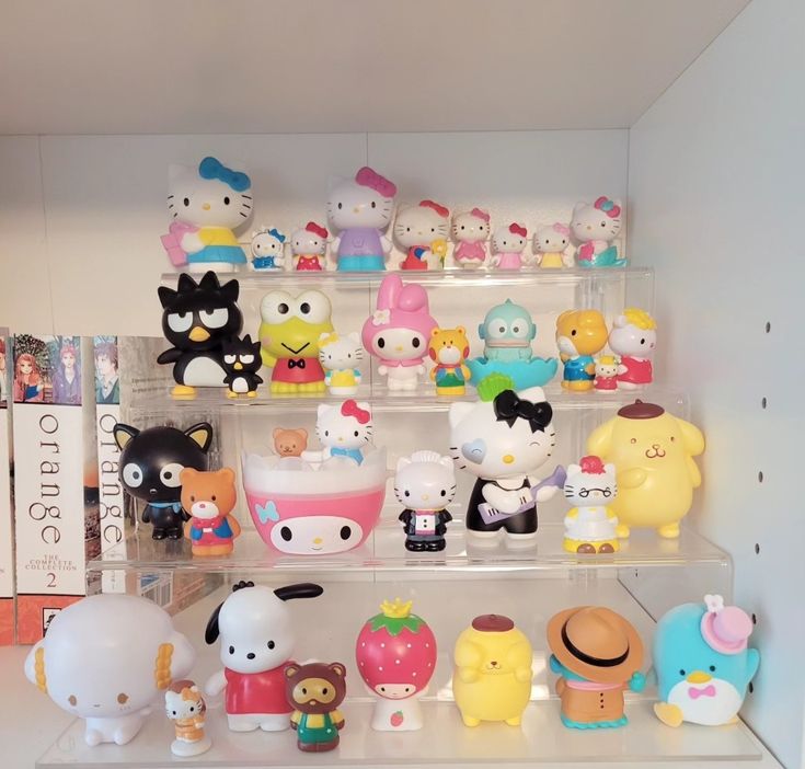 many hello kitty figurines are on display