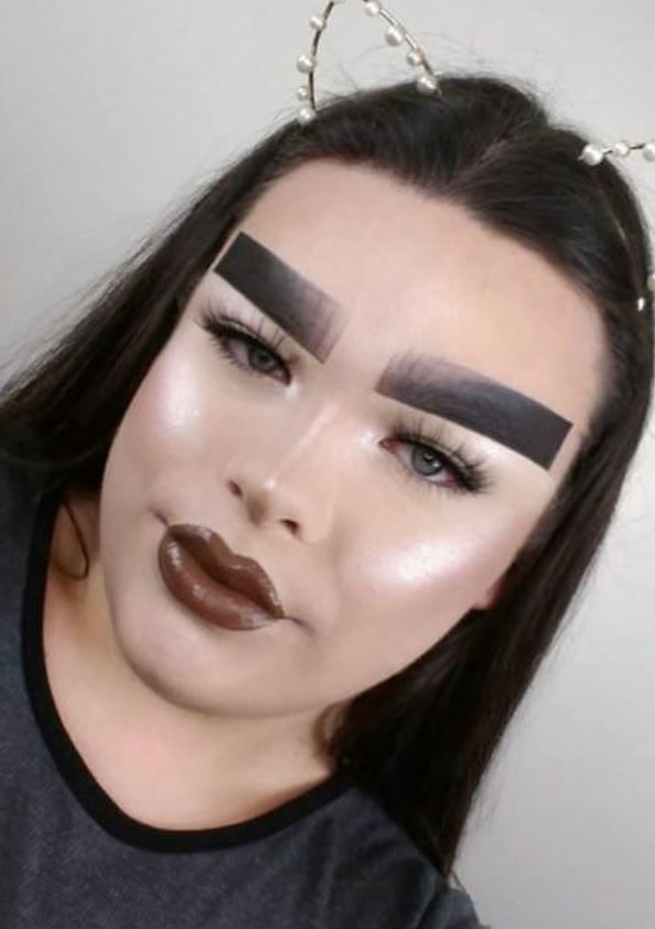 Bad Makeup Fails, Eyebrow Fails, Bad Eyebrows, Bad Makeup, Makeup Fails, Eyeshadow For Blue Eyes, Eyebrow Makeup Tips, Makeup Mistakes, Eyebrow Piercing