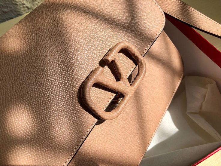 Size: 22cm*16cm*12cm It comes with Dust box, Care manual, Tag, and Paper bag. Zara Shoulder Bag With Removable Pouch, Cheap Zara Shoulder Bag With Removable Pouch, Cheap Zara Bag With Adjustable Strap, Valentino Bags, Top Collection, Satchel Bags, Paper Bag, Satchel, Thing 1